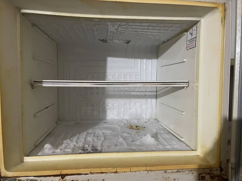 Dawlance Refrigrator Medium Size 3