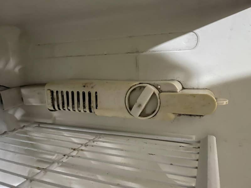 Dawlance Refrigrator Medium Size 4