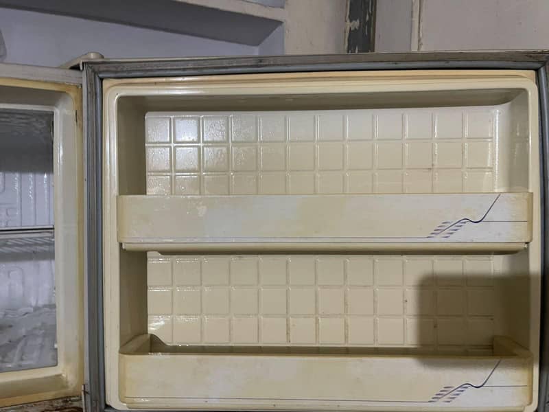 Dawlance Refrigrator Medium Size 5