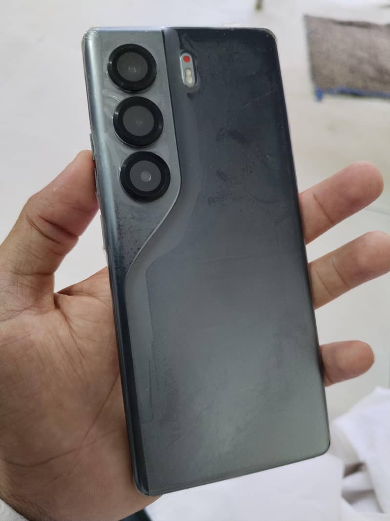 Tecno CAMON 40 Pro 0