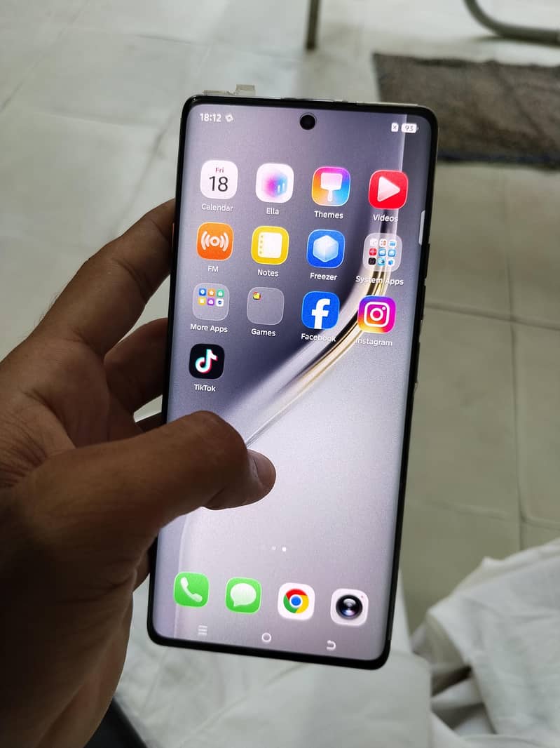 Tecno CAMON 40 Pro 1