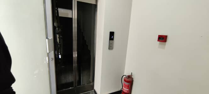 8 MARLA 3RD FLOOR WITH LIFT