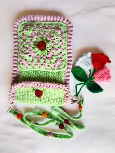 Handmade Crochet Mobile Pouch Code ESSA-001 Green
