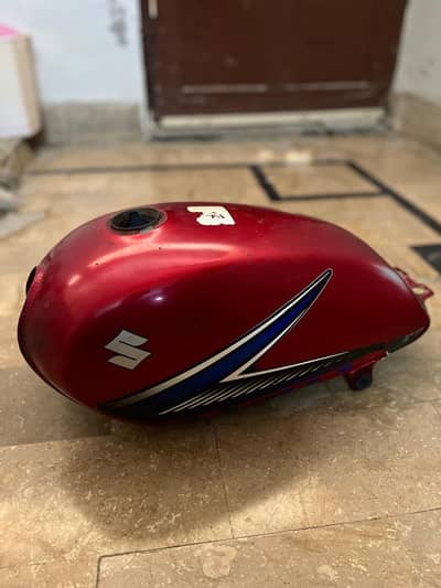 Suzuki Gs 150 genuine fuel tank