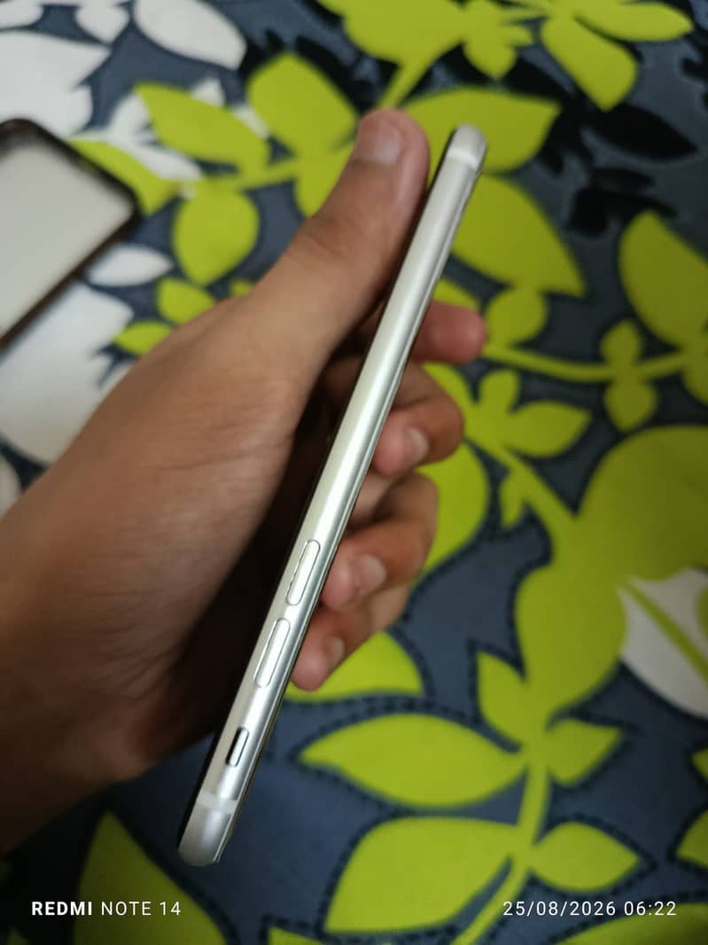 Apple iPhone SE 8