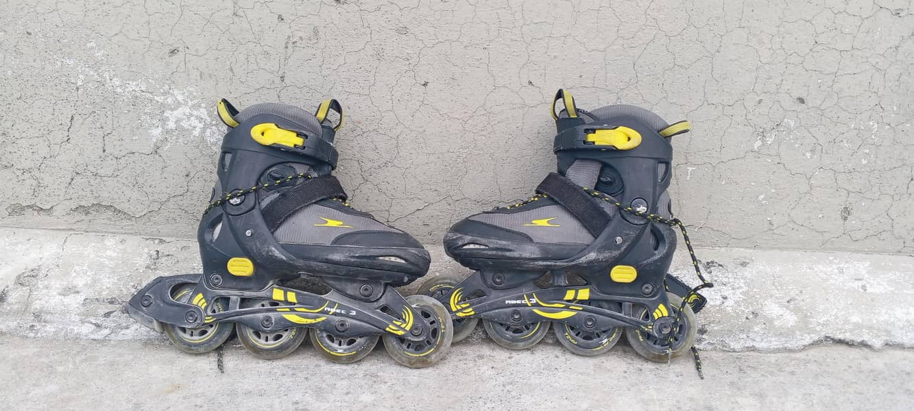Roller skates 0
