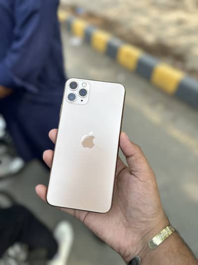 Apple iPhone 11 Pro Max 10/9 for sale (exchange possible with 12)