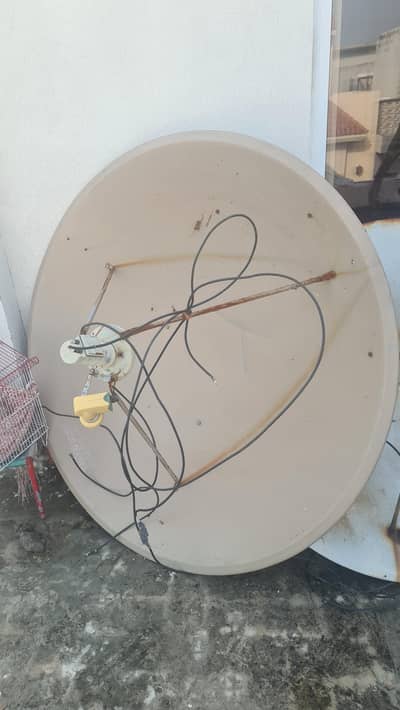 Dish ( metal) 5.4 ft with receiver