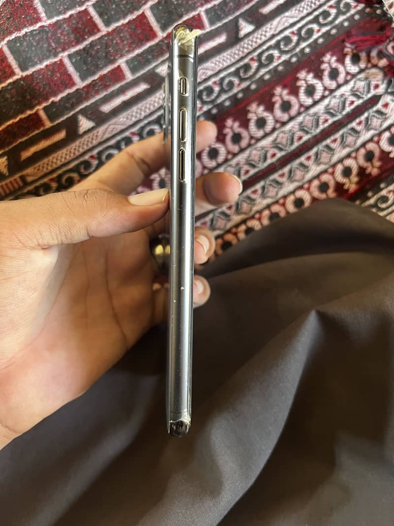 Apple iPhone 11 Pro Max 1