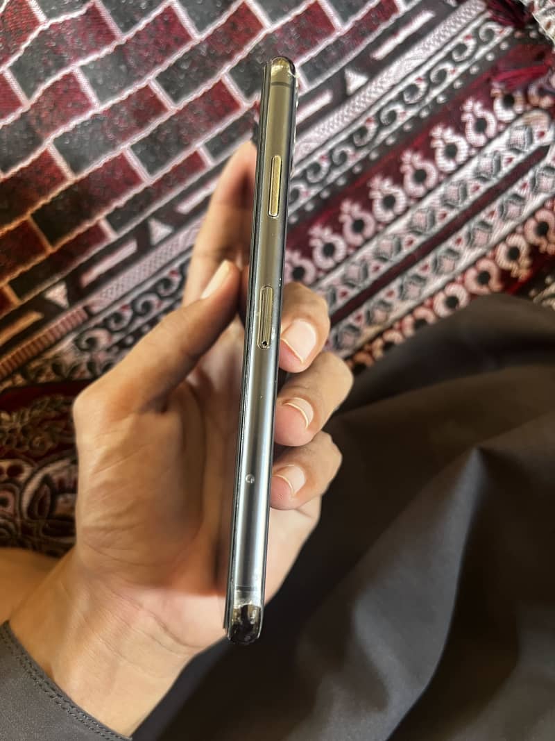 Apple iPhone 11 Pro Max 4