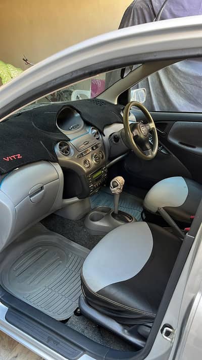 Toyota Vitz 2001