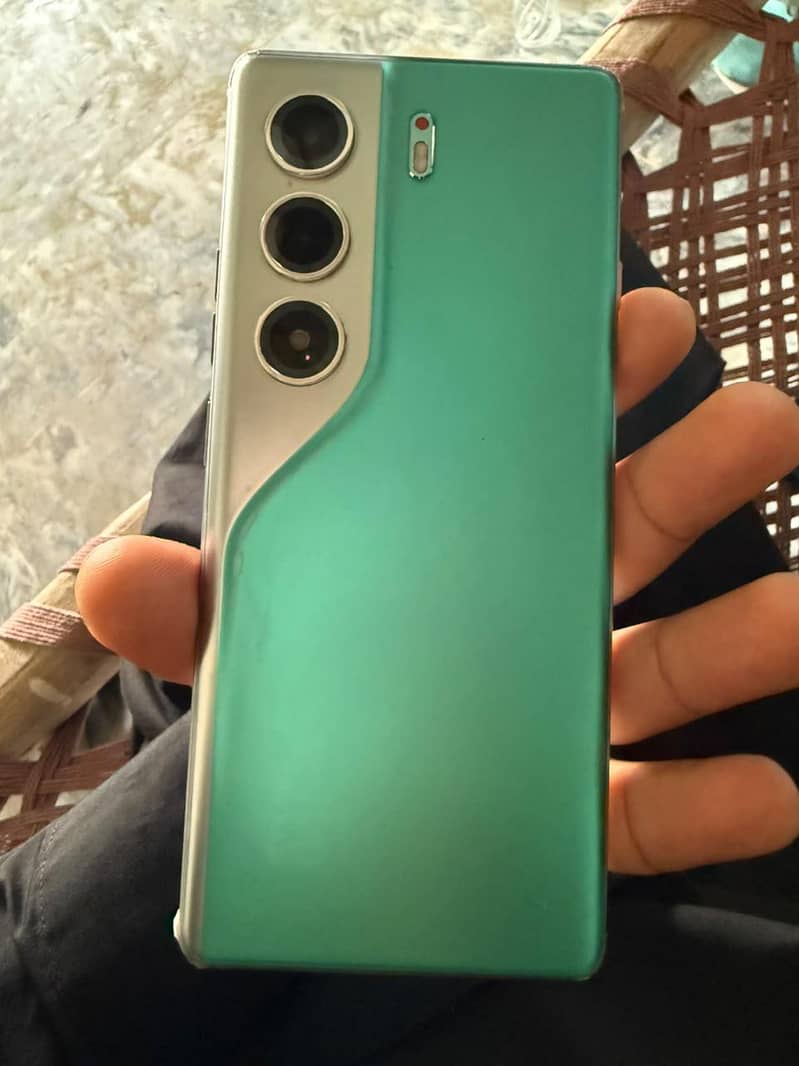 Tecno CAMON 40 Pro 7