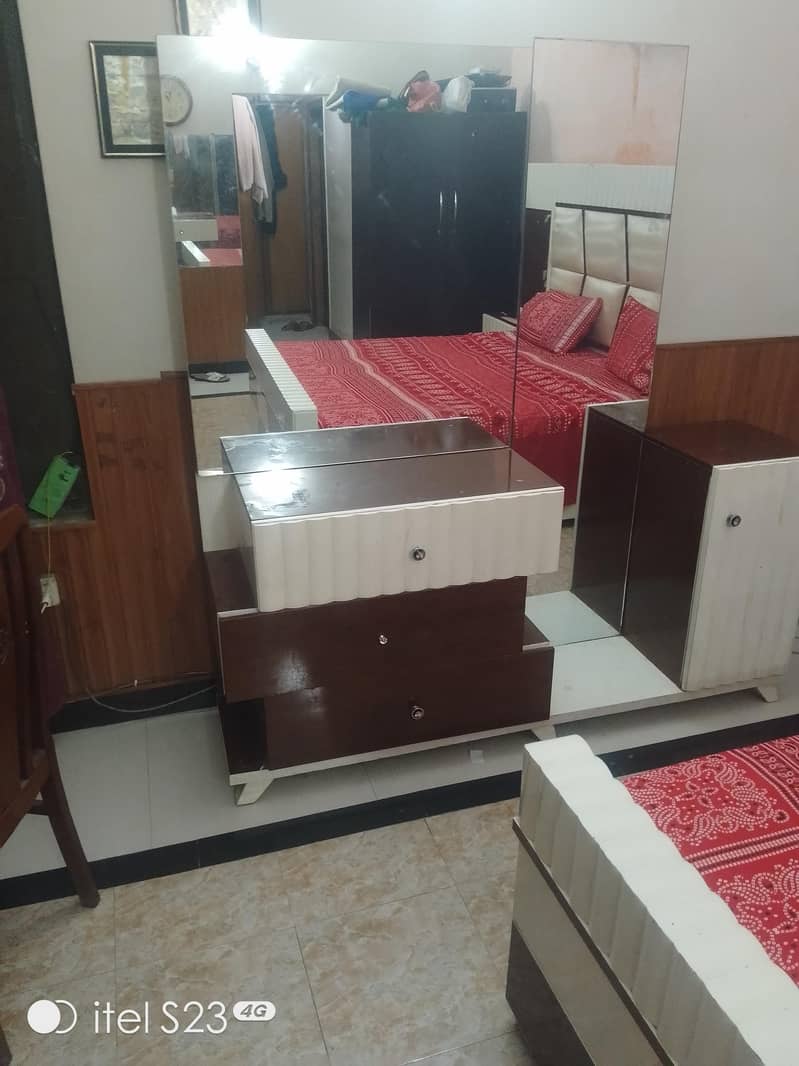 premium quality solid bed with matching large dressing table 4
