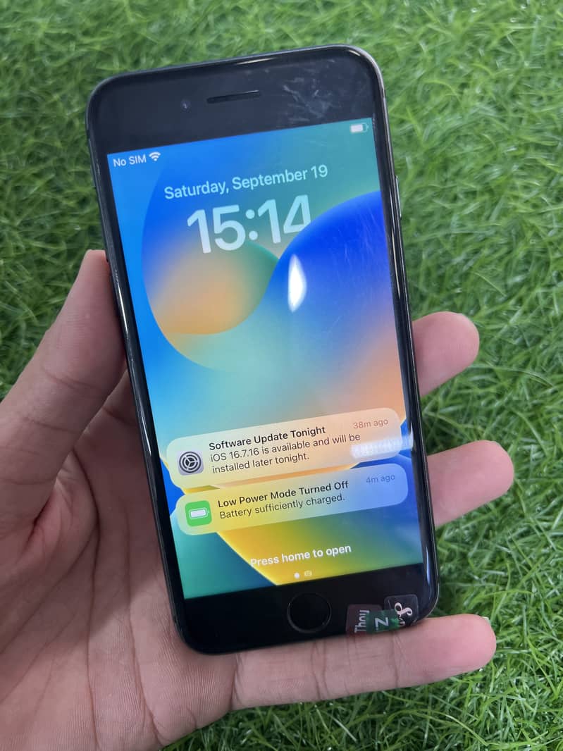 Apple iPhone 8 1