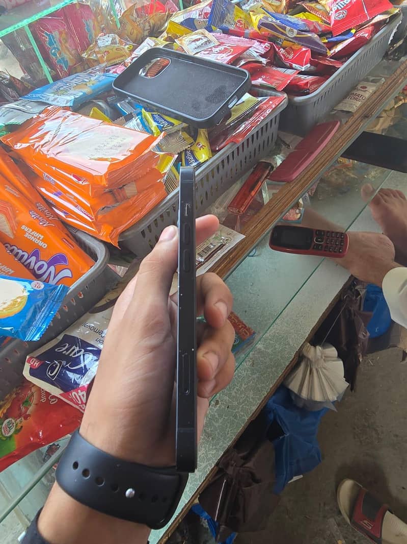 Apple iPhone 13 4