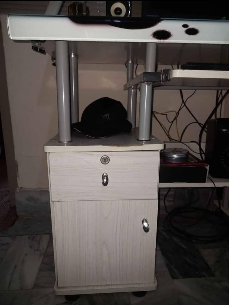computer Table / desktop 2