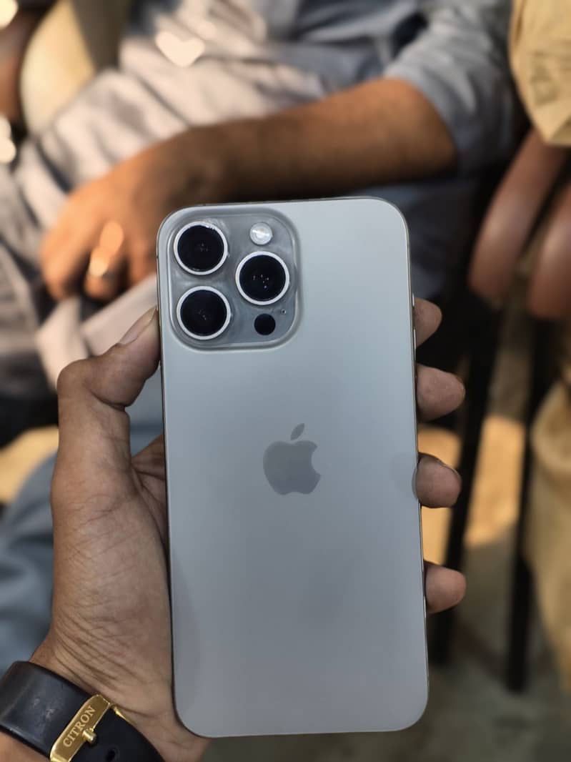 Apple iPhone 15 Pro Max 2