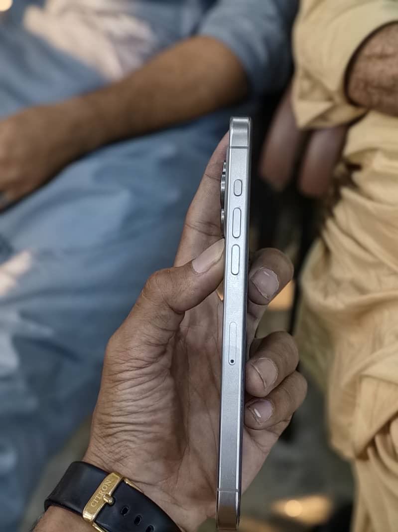 Apple iPhone 15 Pro Max 5