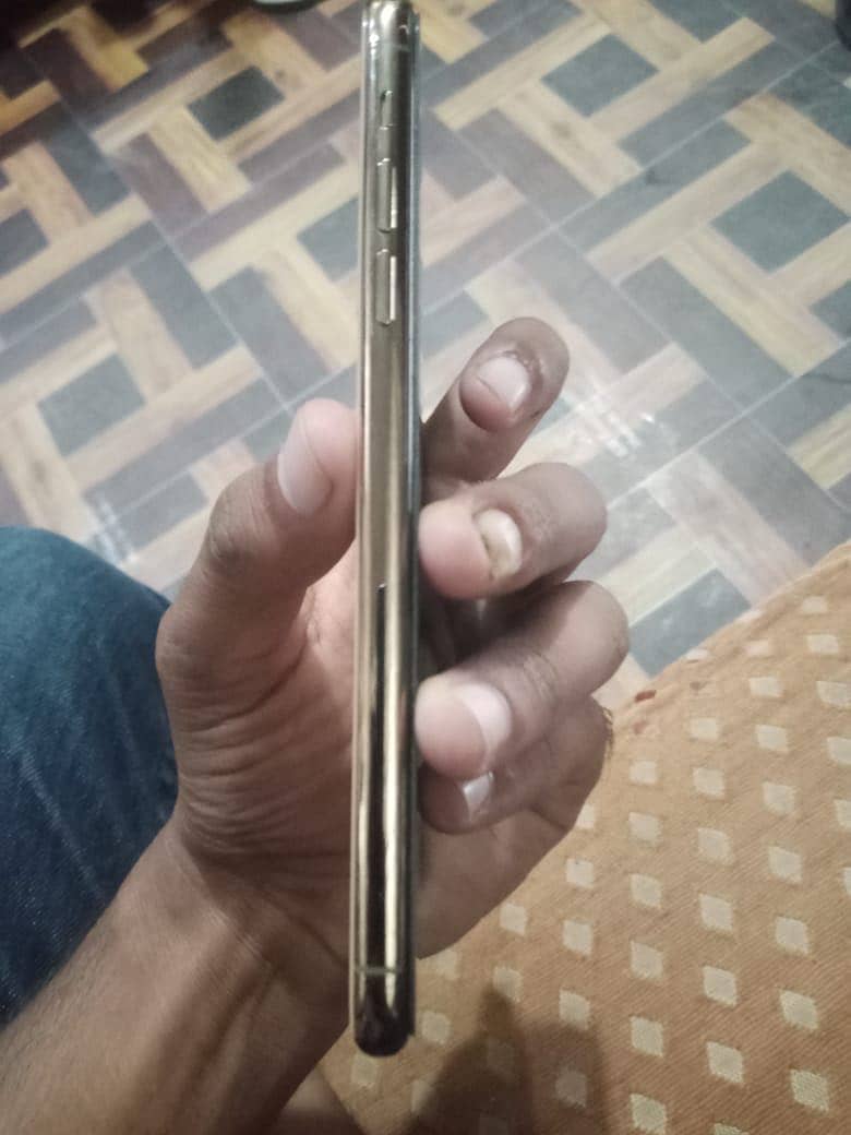Apple iPhone 11 Pro Max 0