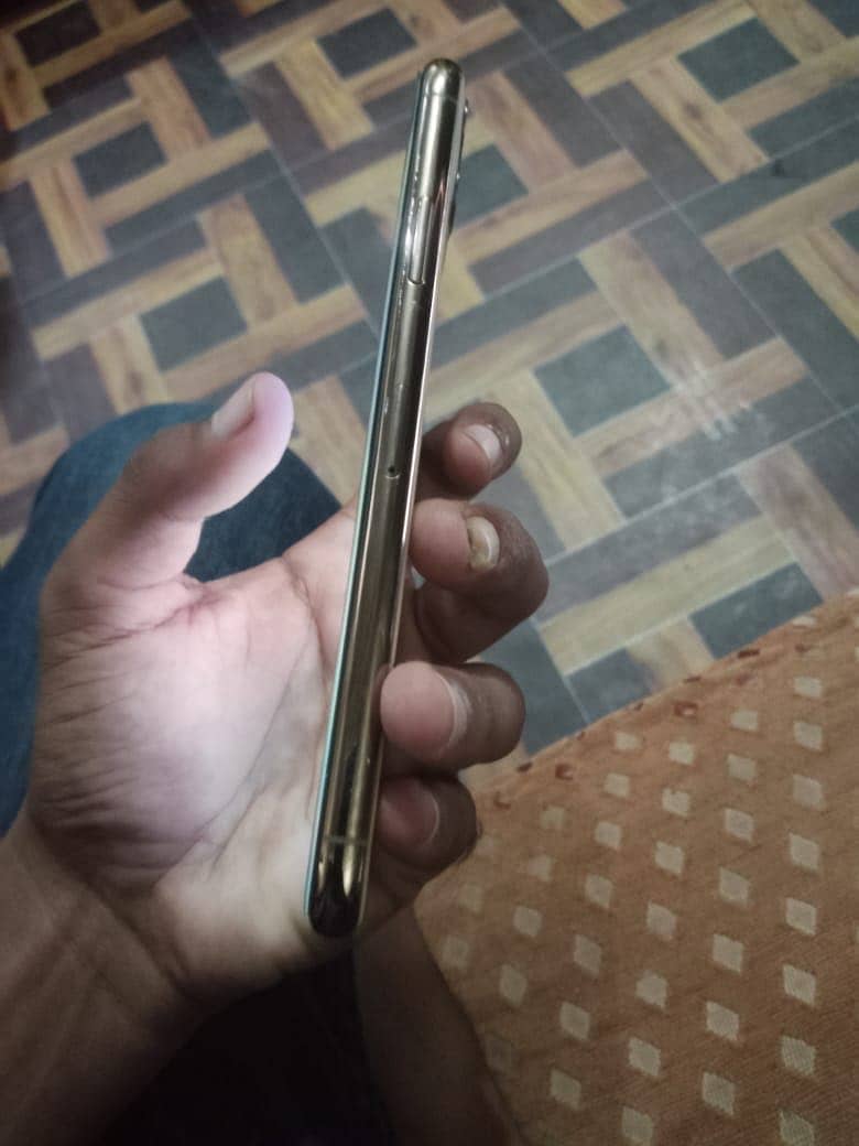 Apple iPhone 11 Pro Max 1