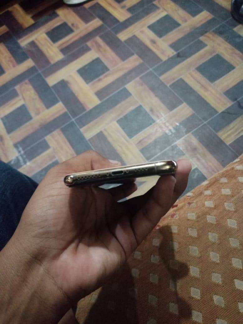 Apple iPhone 11 Pro Max 2