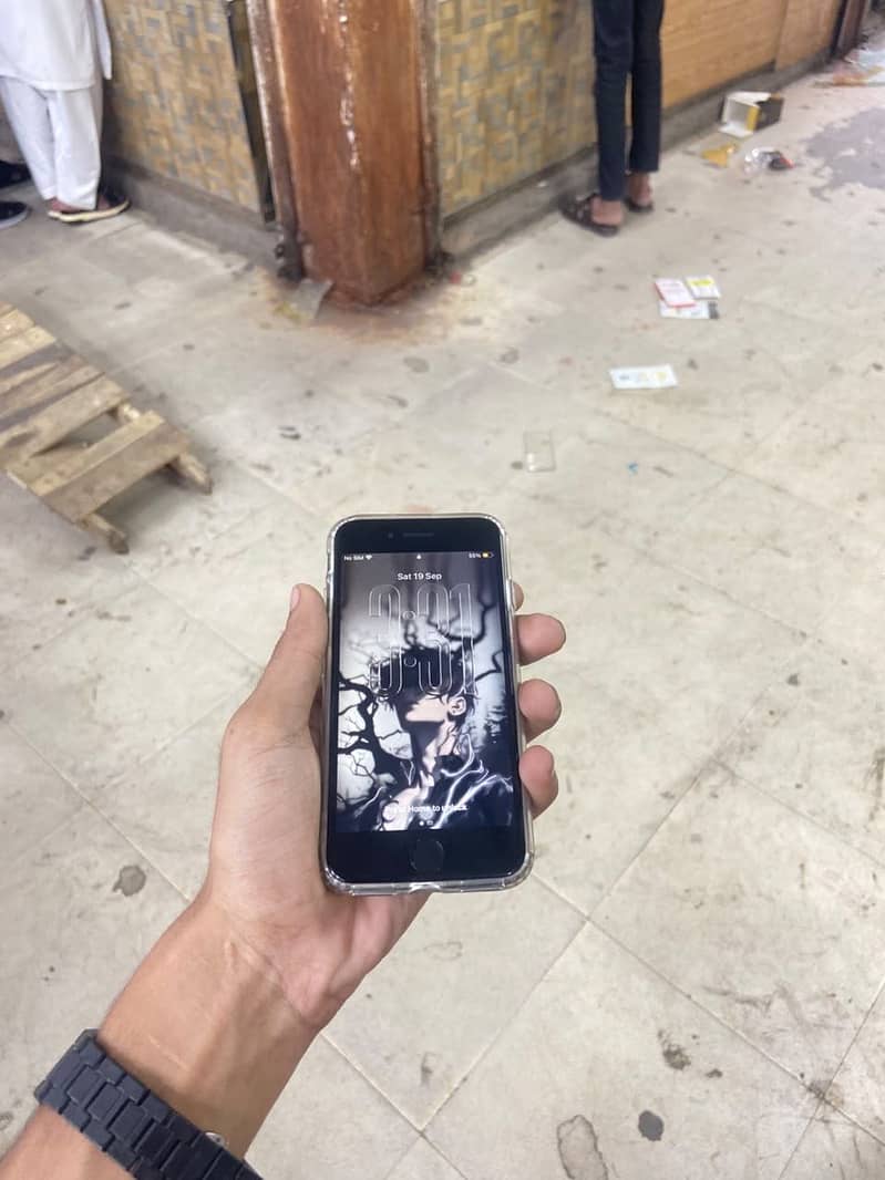 Apple iPhone SE 2nd generation 4