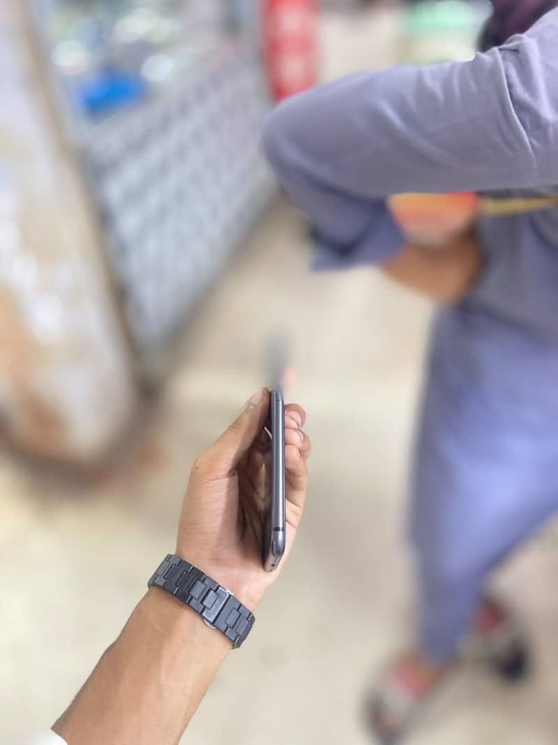 Apple iPhone SE 2nd generation 11