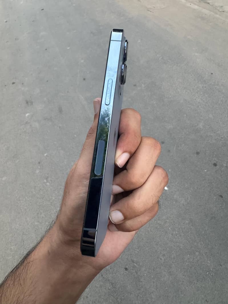 Apple iPhone 13 Pro 1