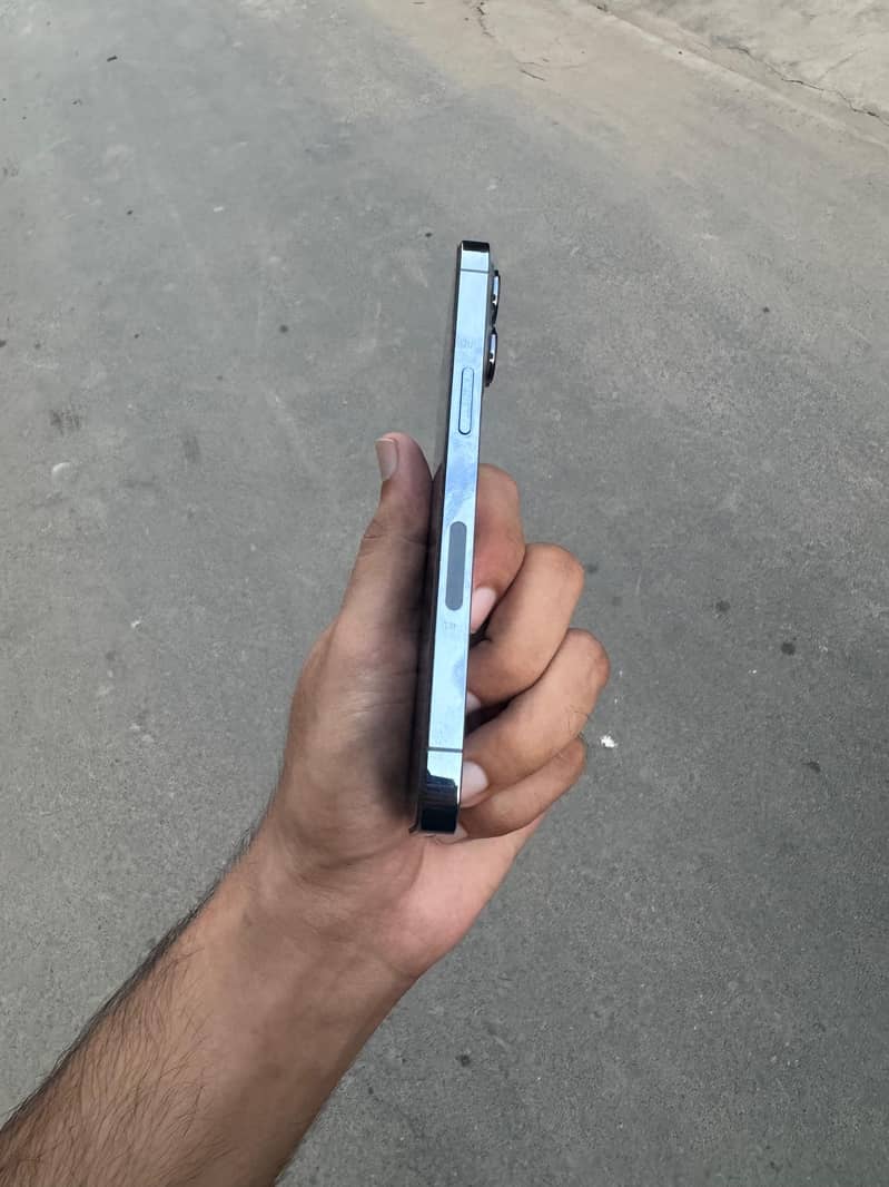 Apple iPhone 13 Pro 2
