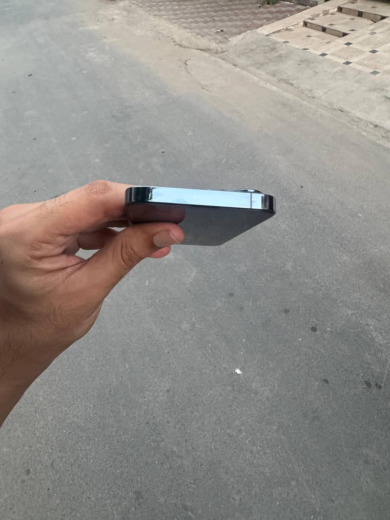 Apple iPhone 13 Pro 3