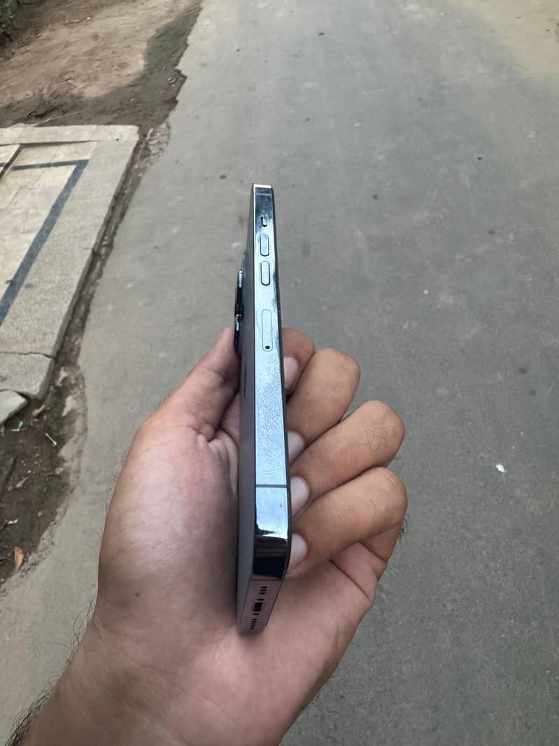 Apple iPhone 13 Pro 4