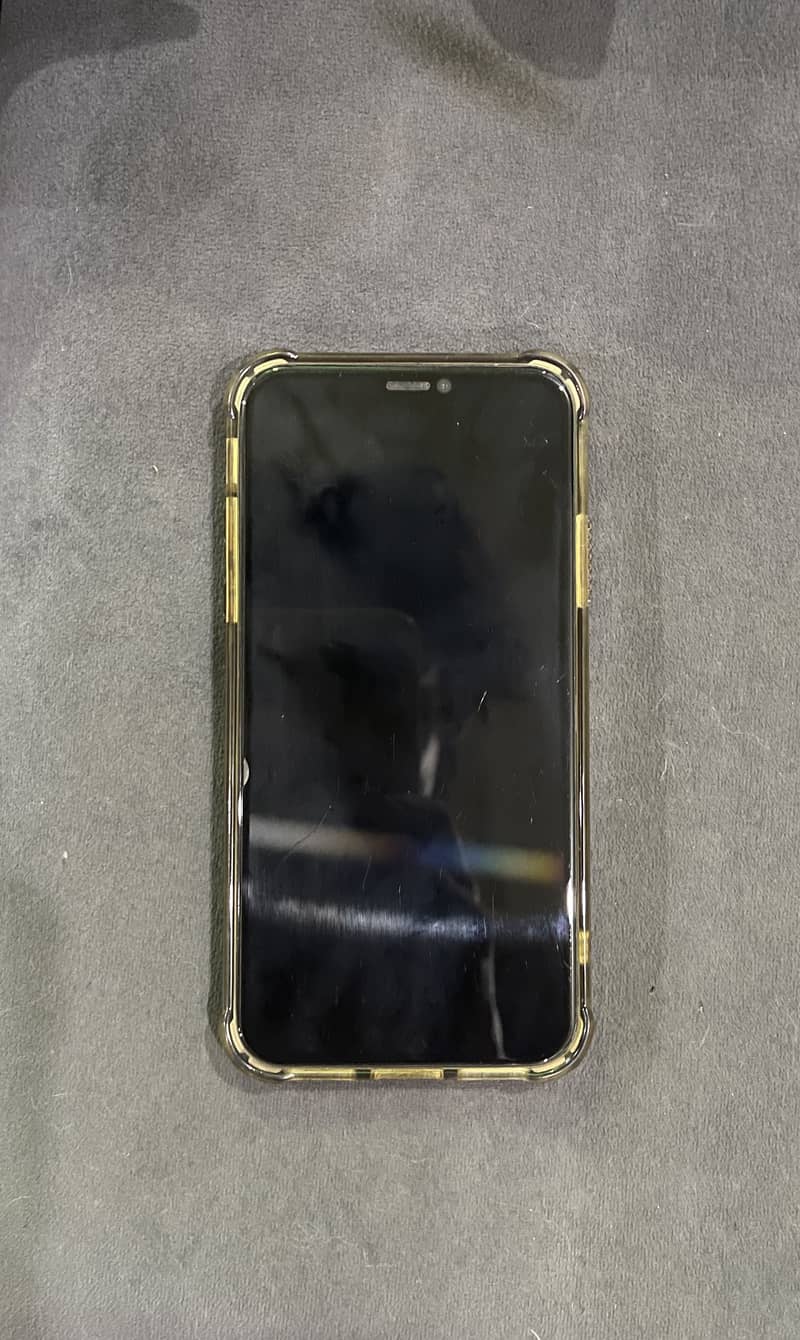 Apple iPhone XS 4