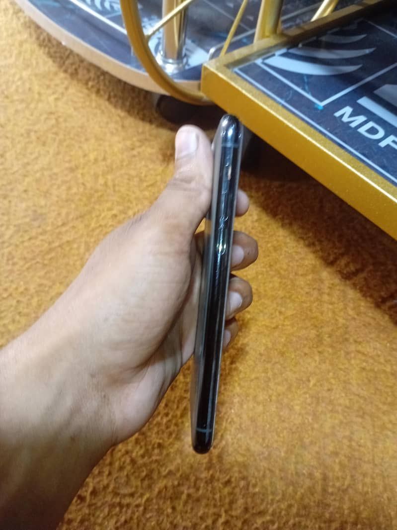 Apple iPhone 11 Pro 1