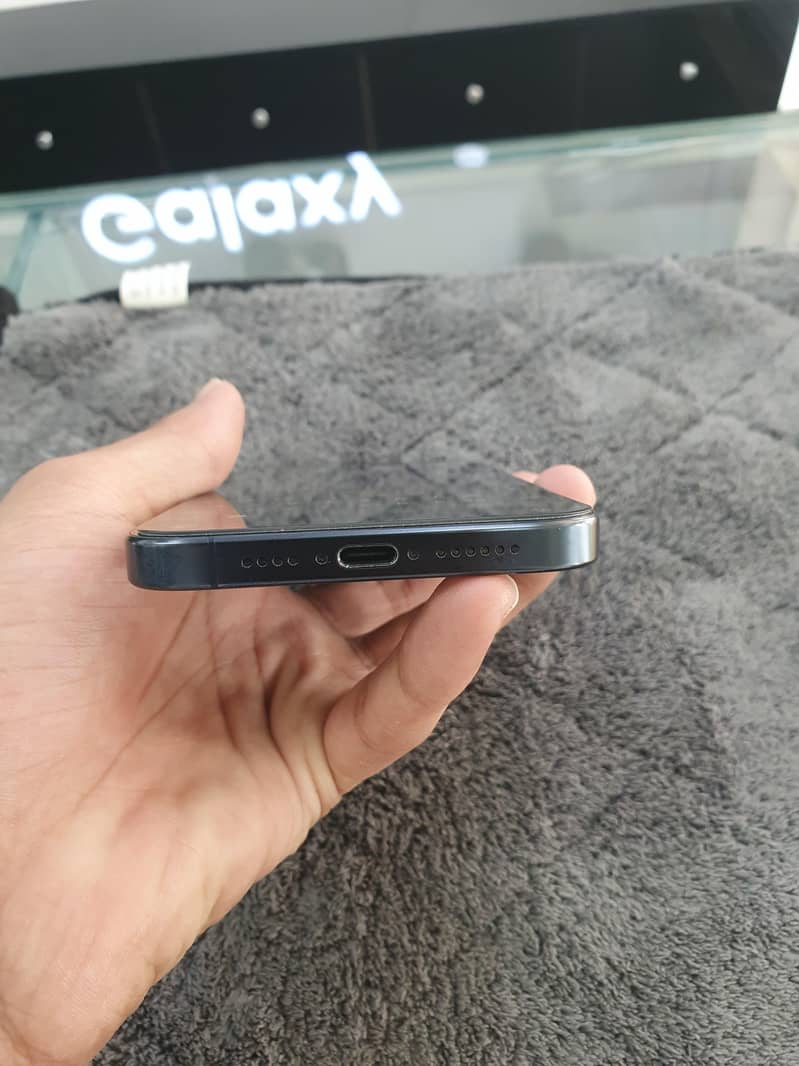 Apple iPhone 15 Pro Max 3