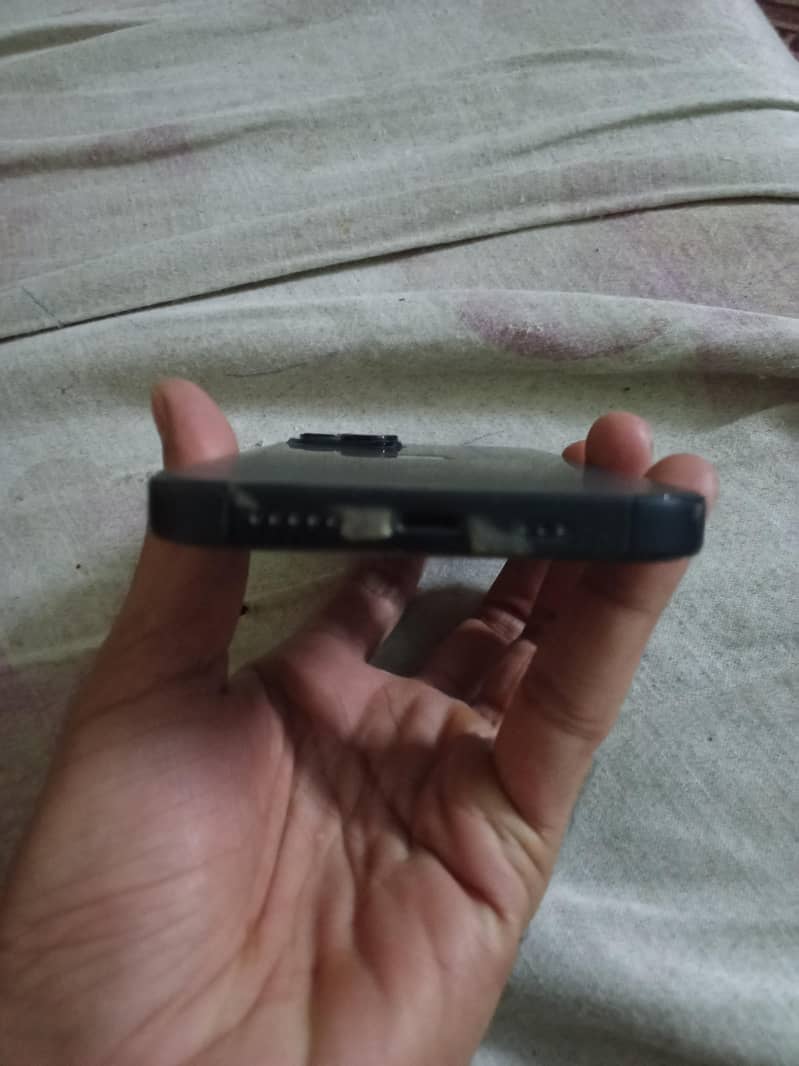 Apple iPhone 13 0