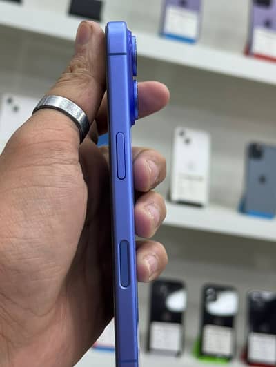 Apple iPhone 16