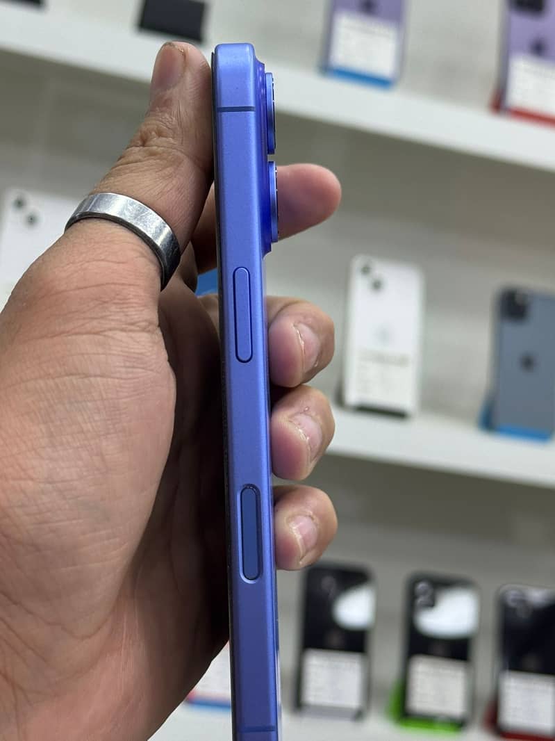 Apple iPhone 16 0