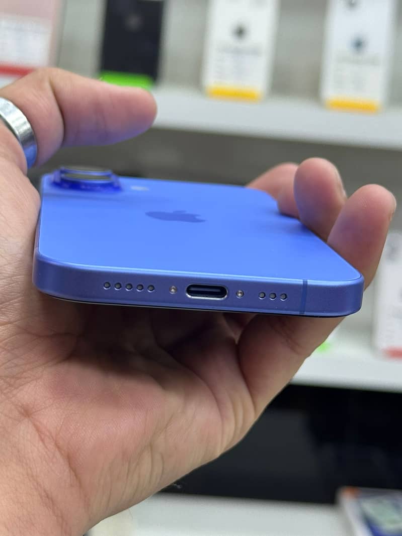 Apple iPhone 16 2