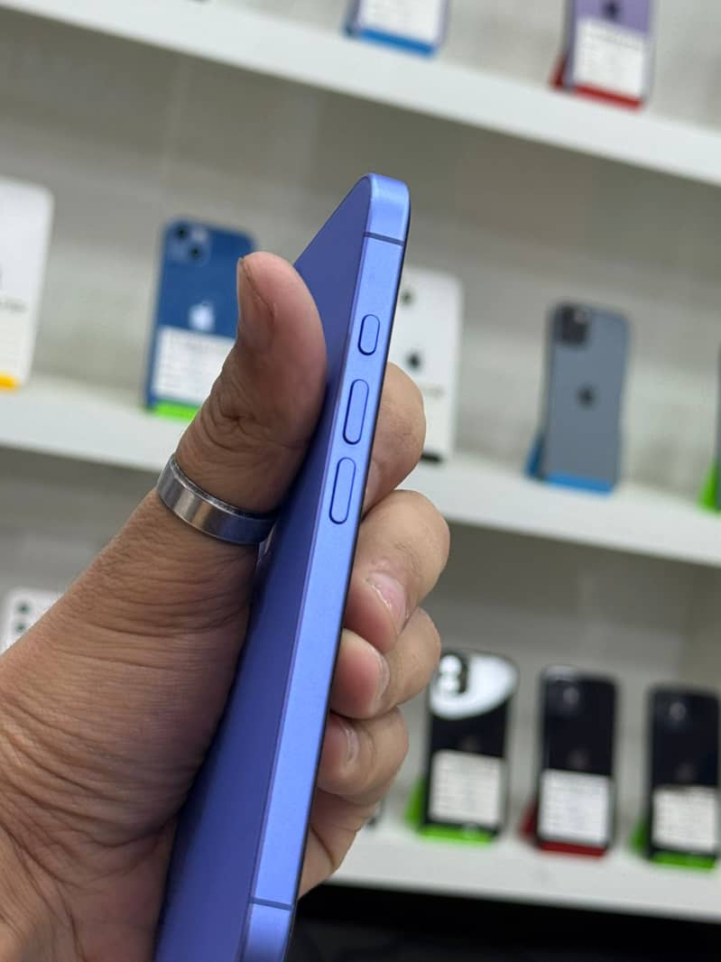 Apple iPhone 16 4