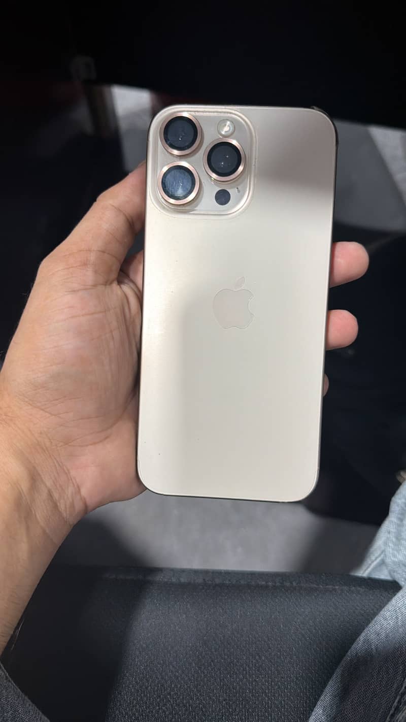Apple iPhone 16 Pro Max 1