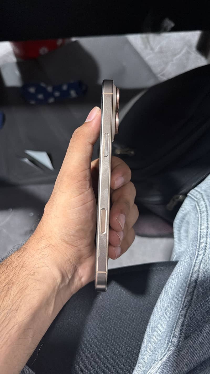 Apple iPhone 16 Pro Max 3