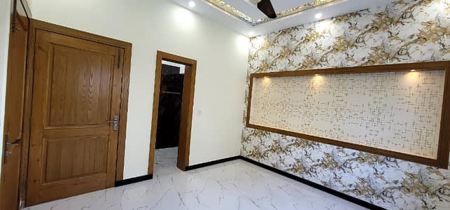 SECTOR E1 10 MARLA CORNER SLIGHTLY USED HOUSE FOR SALE PROPER DOUBLE UNIT GASS INSTALLED