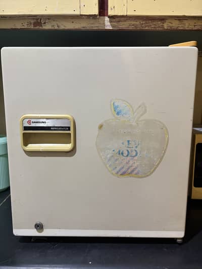 Mini fridge excellent condition ,,, cooling is top class…
