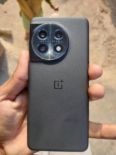 One Plus 11 5G 8/128 snapdragon 8gen2 PUBG 120fps gaming phone