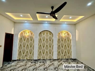 Abubaker Block 7 Marla Category House For Sale Proper Double Unit Park Face Five Master Bedrooms Gas Installed