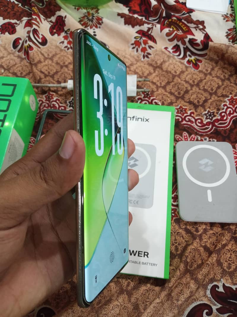 Infinix Note 40 Pro 4