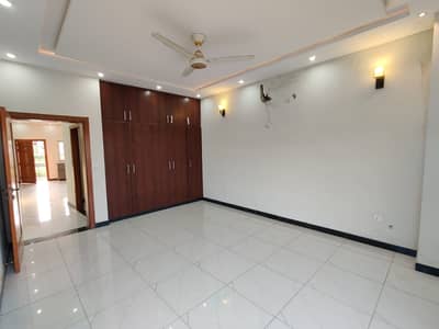 ALI BLOCK 5 MARLA BRAND NEW HOUSE FOR SALE FOUR MASTER BEDROOMS NEAR TO COMMERCIAL PARK