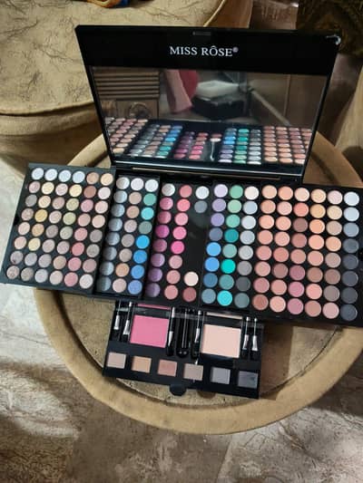 eye shadow kit