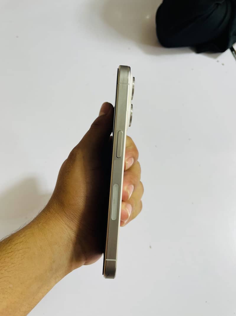 Apple iPhone 15 Pro 2
