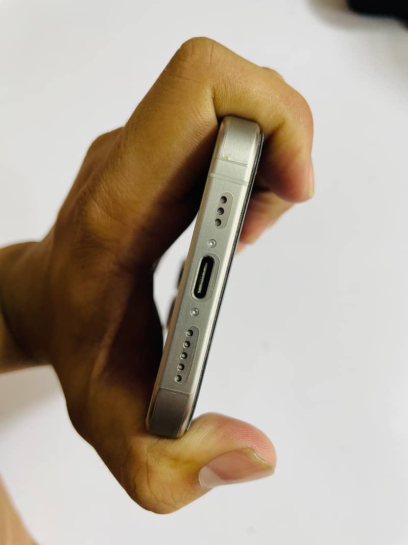 Apple iPhone 15 Pro 3